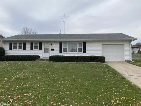 2003 Skyline Dr, Marshalltown, IA 50158