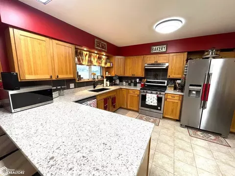 Kitchen - 817 W Maple St, Centerville, IA 52544 photo 5 of 7