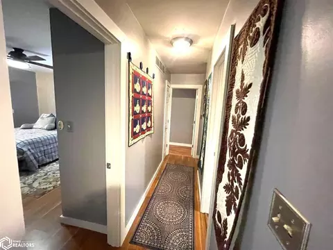 Entry Way - 817 W Maple St, Centerville, IA 52544 photo 1 of 3