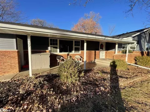 Exterior - 817 W Maple St, Centerville, IA 52544 photo 2 of 9