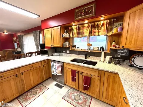 Kitchen - 817 W Maple St, Centerville, IA 52544 photo 2 of 7