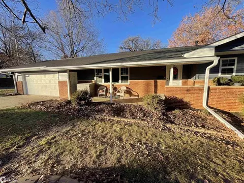Exterior - 817 W Maple St, Centerville, IA 52544 photo 3 of 9