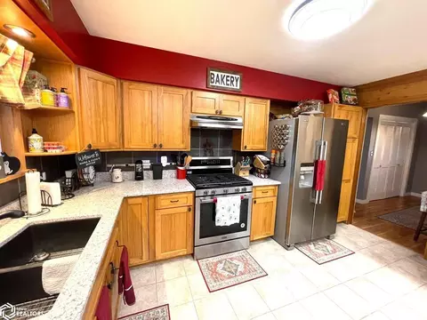 Kitchen - 817 W Maple St, Centerville, IA 52544 photo 3 of 7