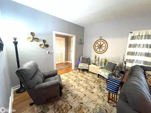 Living - 817 W Maple St, Centerville, IA 52544 photo 5 of 6