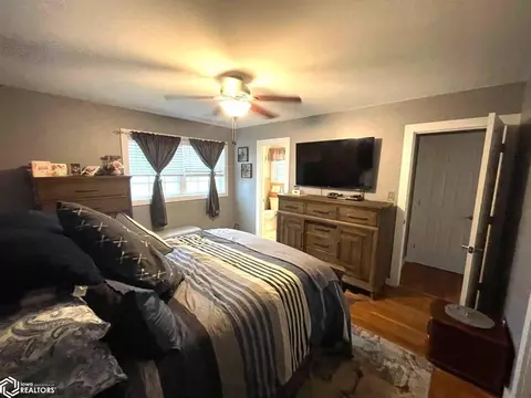 Bedroom - 817 W Maple St, Centerville, IA 52544 photo 6 of 7