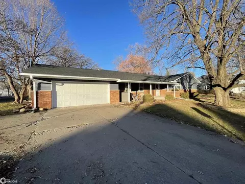 817 W Maple St, Centerville, IA 52544