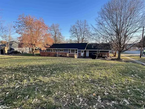Exterior - 817 W Maple St, Centerville, IA 52544 photo 6 of 9
