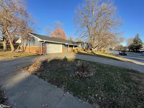 Exterior - 817 W Maple St, Centerville, IA 52544 photo 4 of 9