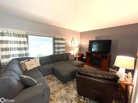 Living - 817 W Maple St, Centerville, IA 52544 photo 1 of 6