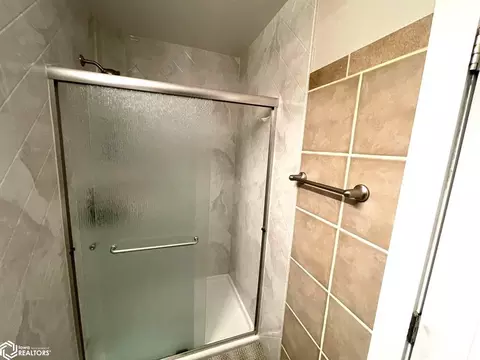 Bath - 817 W Maple St, Centerville, IA 52544 photo 2 of 2