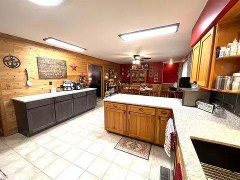 Kitchen - 817 W Maple St, Centerville, IA 52544 photo 4 of 7