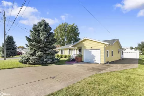 2214 Gilbert St, Burlington, IA 52601