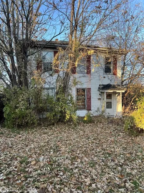 1306 Jefferson St, Burlington, IA 52601