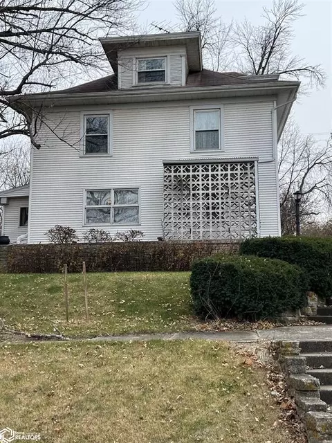 303 4th St, Victor, IA 52347