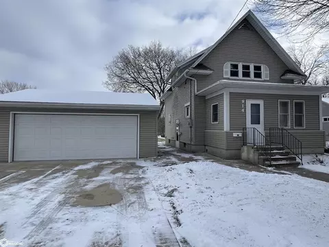 914 S 8th St, Clear Lake, IA 50428