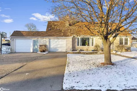 715 Pine St, Mediapolis, IA 52637