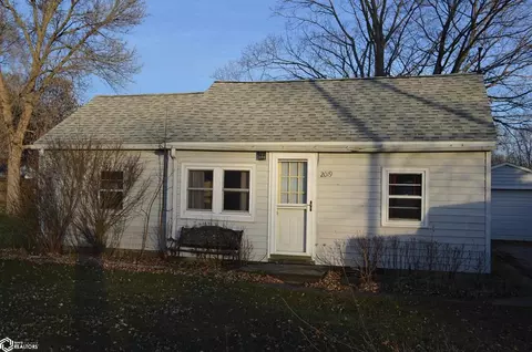 2019 S Wilson Ave, Mason City, IA 50401