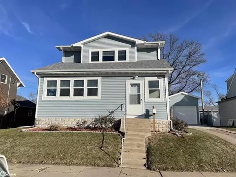 9 N 13th St, Marshalltown, IA 50158