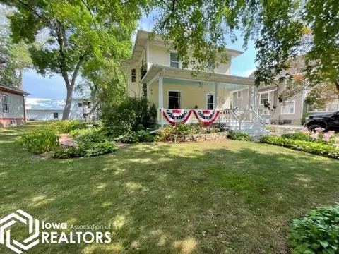 804 1st Ave S, Clear Lake, IA 50428