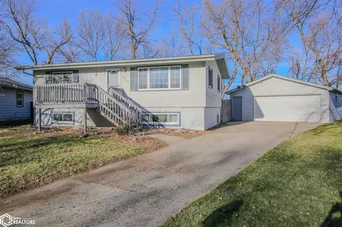 1453 W 7th St, Nevada, IA 50201