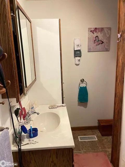 Bath - 342 N Mildred, Carson, IA 51525 photo 1 of 5