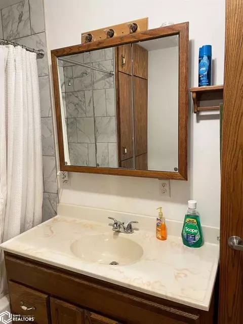 Bath - 342 N Mildred, Carson, IA 51525 photo 4 of 5