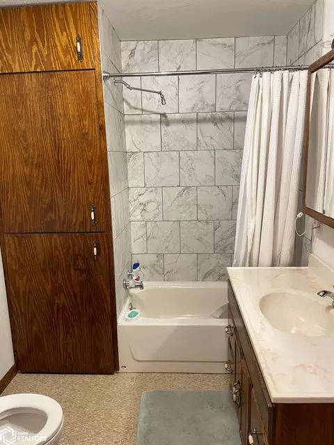 Bath - 342 N Mildred, Carson, IA 51525 photo 3 of 5
