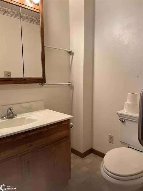 Bath - 204 Rossing Ave, Bode, IA 50519 photo 2 of 3
