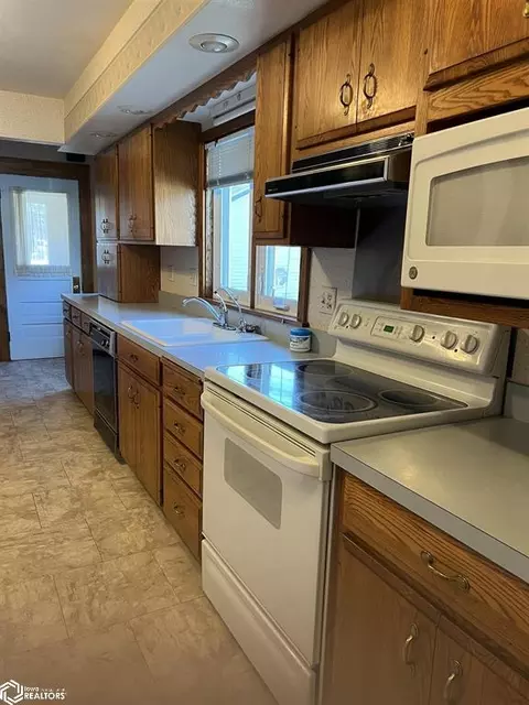 Kitchen - 204 Rossing Ave, Bode, IA 50519 photo 2 of 2