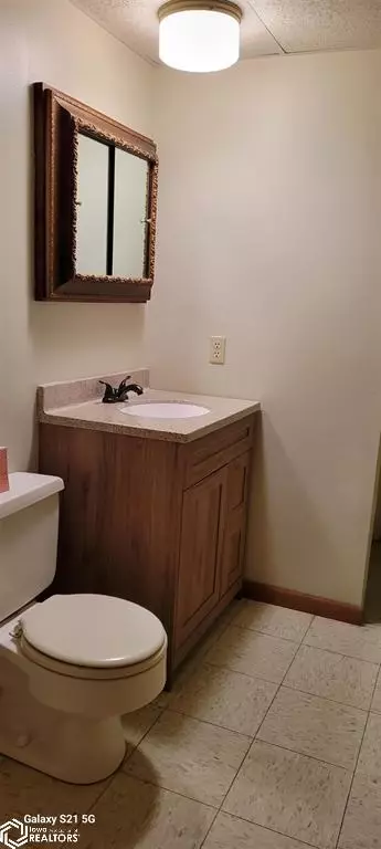 Bath - 2428 Eagle Ave, Creston, IA 50801 photo 3 of 3