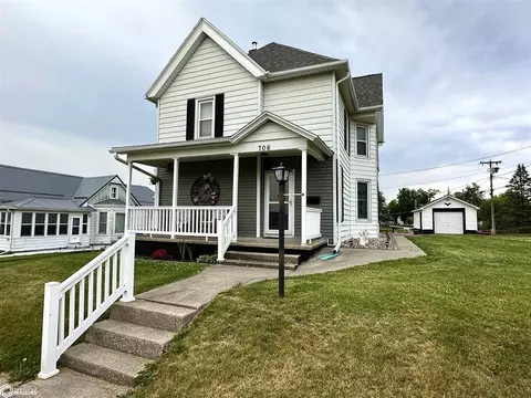 706 15th St, Belle Plaine, IA 52208