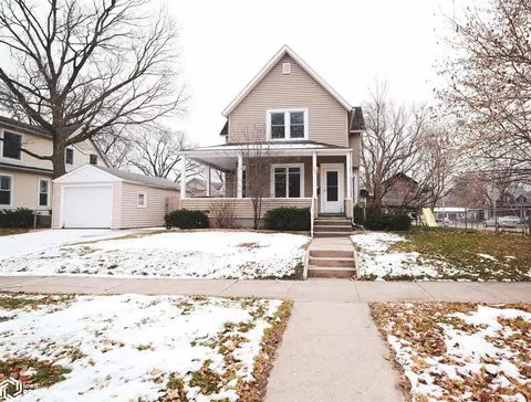 233 5th St NW, Mason City, IA 50401