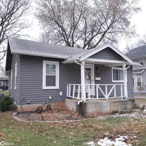 421 11th Ave NE, Hampton, IA 50441