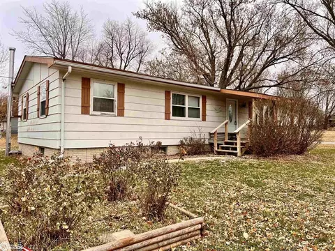 752 4th St, Manilla, IA 51454