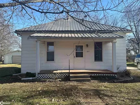 105 S East St, Moravia, IA 52571