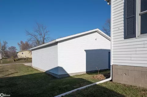 1213 E 4th St E, Vinton, IA 52349 photo 6