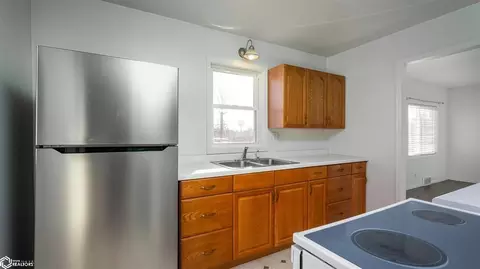 1213 E 4th St E, Vinton, IA 52349 photo 4