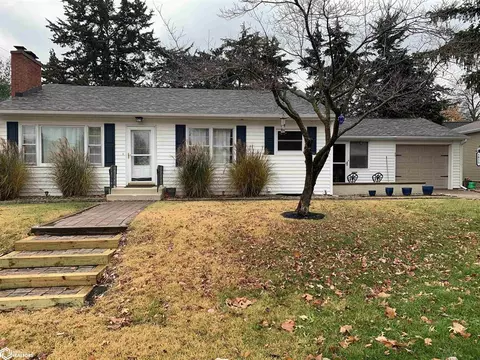 1815 Dill St, Burlington, IA 52601