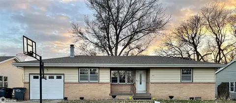 913 S Scenic Dr, Oakland, IA 51560