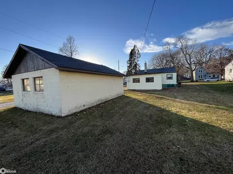 320 3rd St SW, Hampton, IA 50441 photo 3