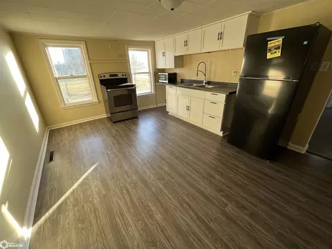 320 3rd St SW, Hampton, IA 50441 photo 5
