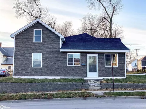 109 S 3rd St, Marshalltown, IA 50158
