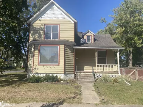 109 W Madison Ave, Fairfield, IA 52556