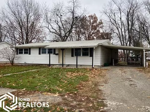 612 N Washington St, Bloomfield, IA 52537