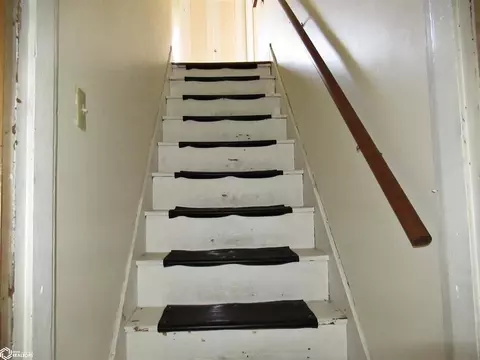 Entry Way - 461 Main St, Hamilton, IL 62341 photo 1 of 1