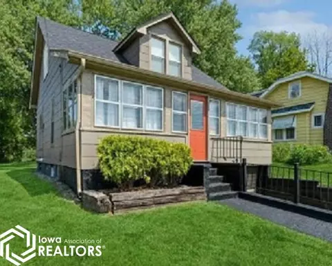 1218 1st Ave E, Newton, IA 50208