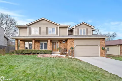 5613 Aspen Dr, West Des Moines, IA 50266