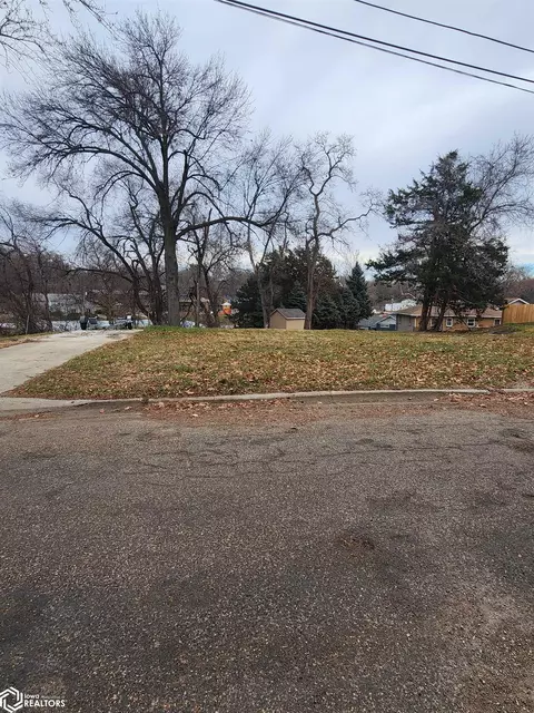 106 Geneva, Oskaloosa, IA 52577