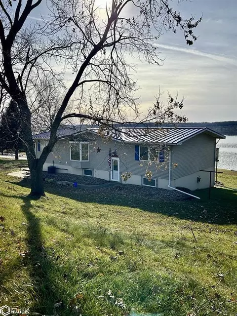 4 Bluff Woods Dr, Nauvoo, IL 62354