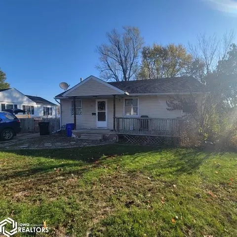2514 Meadowdale St, Ottumwa, IA 52501